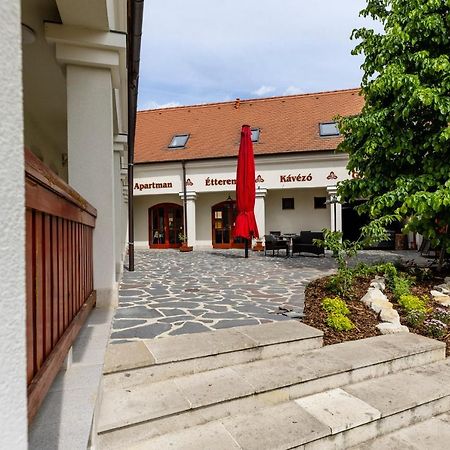 Servita Udvarhaz Еґер Екстер'єр фото